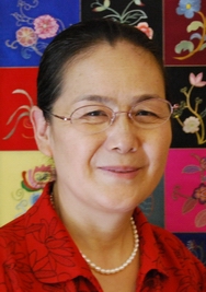    开封市东京宋绣研究所所长，汴绣非物质文化传承人，河南省工艺美术大师，中国民间工艺美术大师，中国工艺美术协会会员，河南省工艺美术协会常务理事, 开封市工艺美术学会会长，开封市工艺美术协会副会长，开封市民间文艺家协会副主席，开封市汴绣协会副会长，开封市专业技术拔尖人才，开封市“五一”劳动奖章获得者。